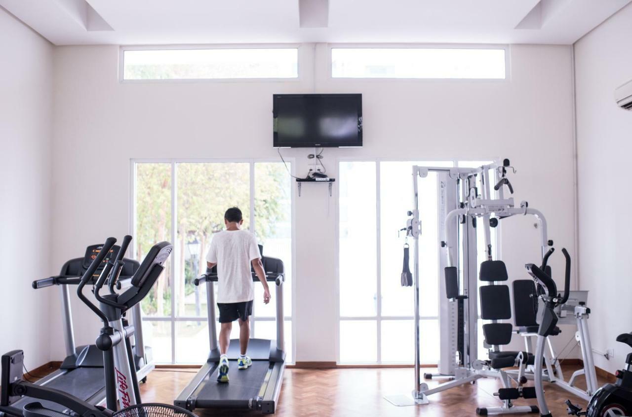 The Suites At Waterside Straits Quay By Plush Bagan Jermal エクステリア 写真